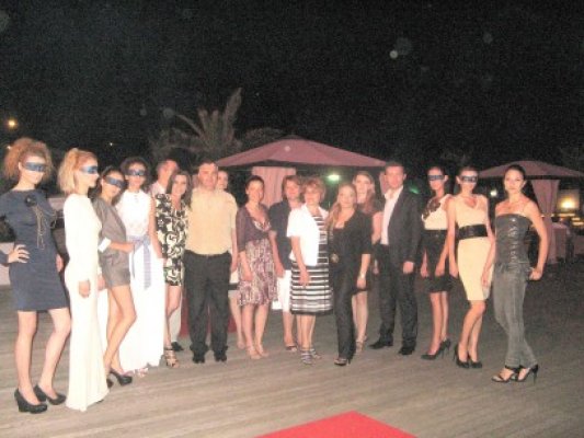 Sorana ex-ASIA şi-a lansat colecţia de modă în Mamaia